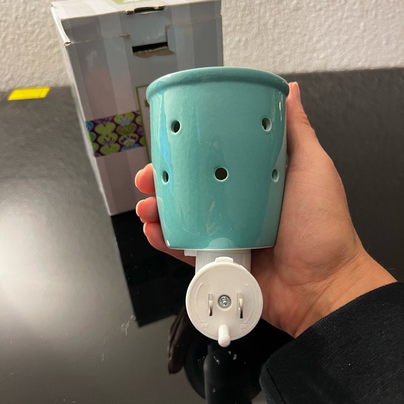 Scentsy Mini Warmer - Picture 3 of 8